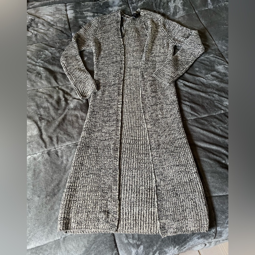 Forever 21 Black and White Knit Sweater